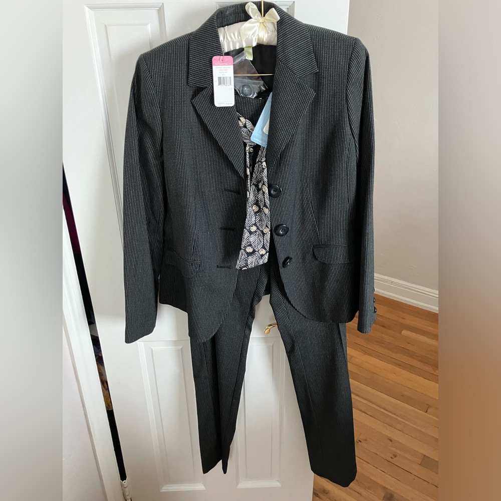 Sigrid Olsen Classic 3pc Ladies Pantsuit. Graphic Design Collection. Retail $360